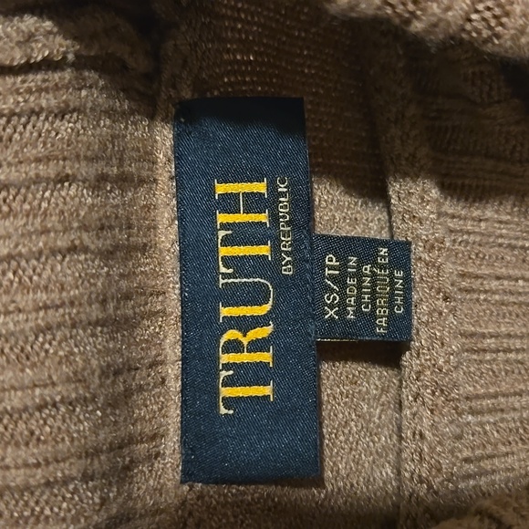 TRUTH sweater. - Picture 2 of 4
